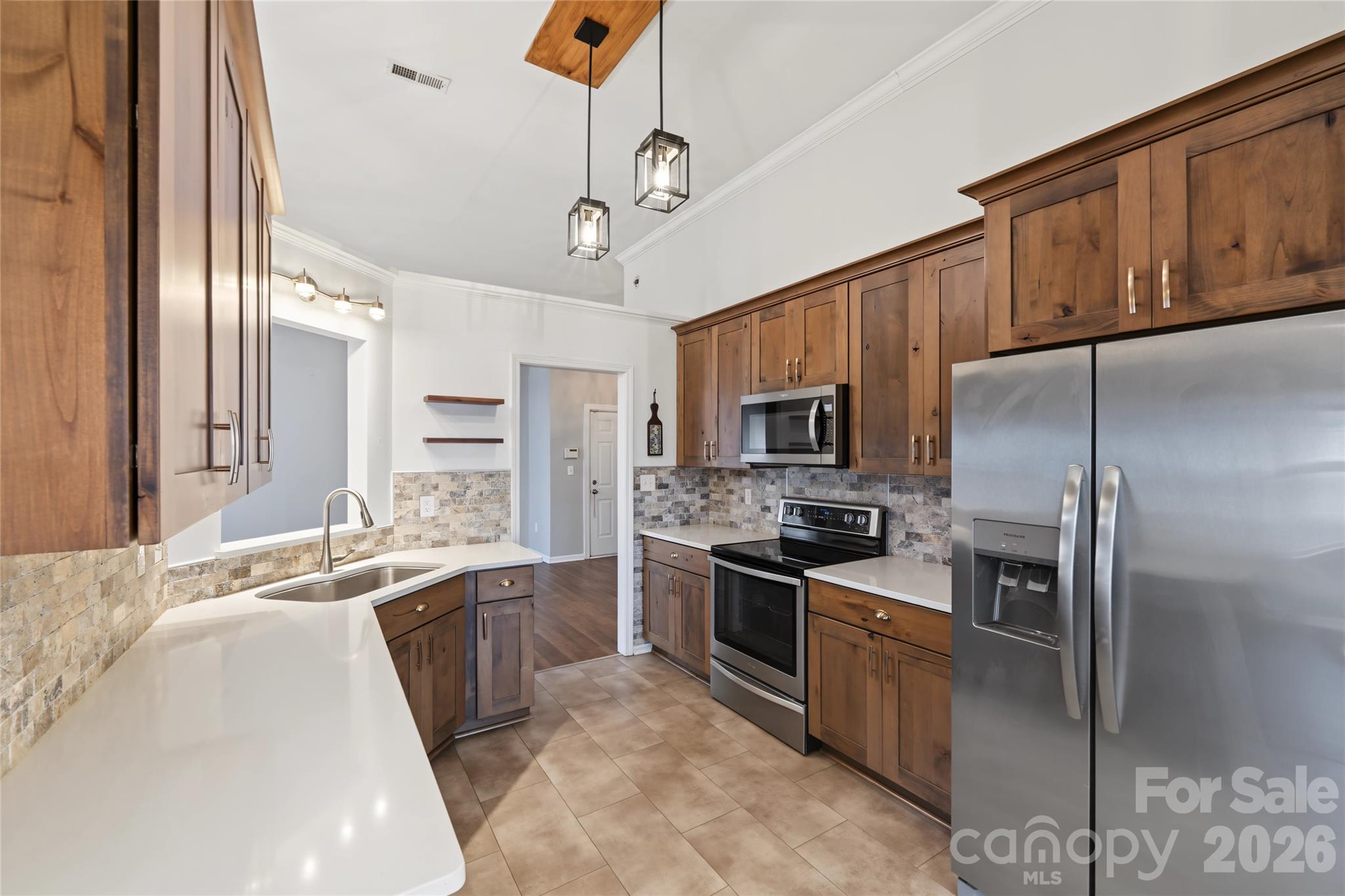 Single Family Residence at 8216 Poplar Grove Circle, Waxhaw, photo 3 of 31