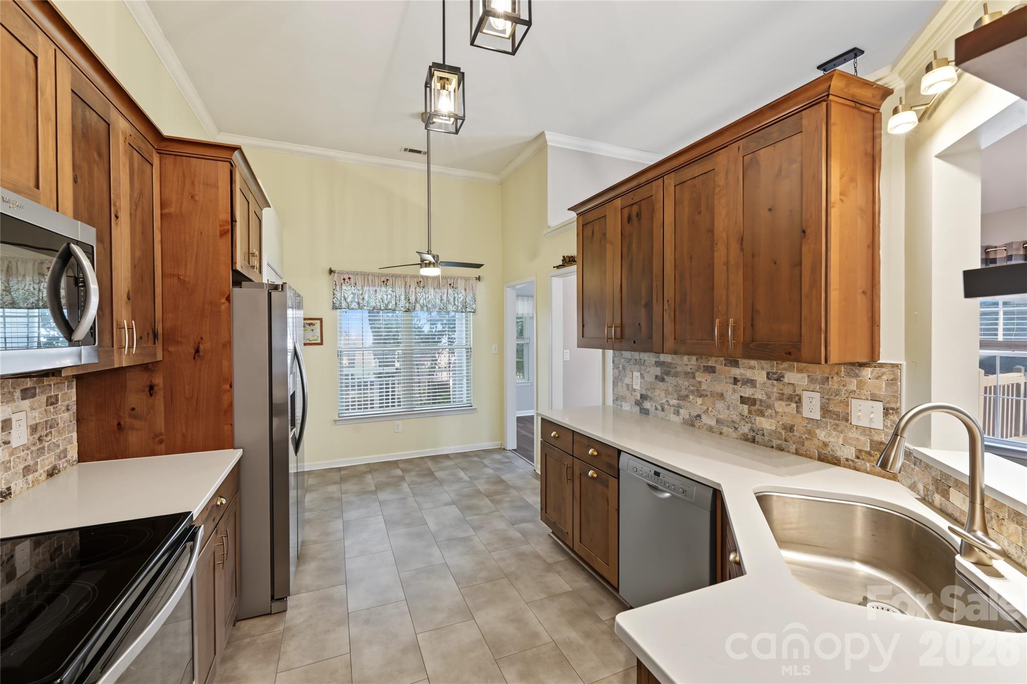 Single Family Residence at 8216 Poplar Grove Circle, Waxhaw, photo 16 of 31