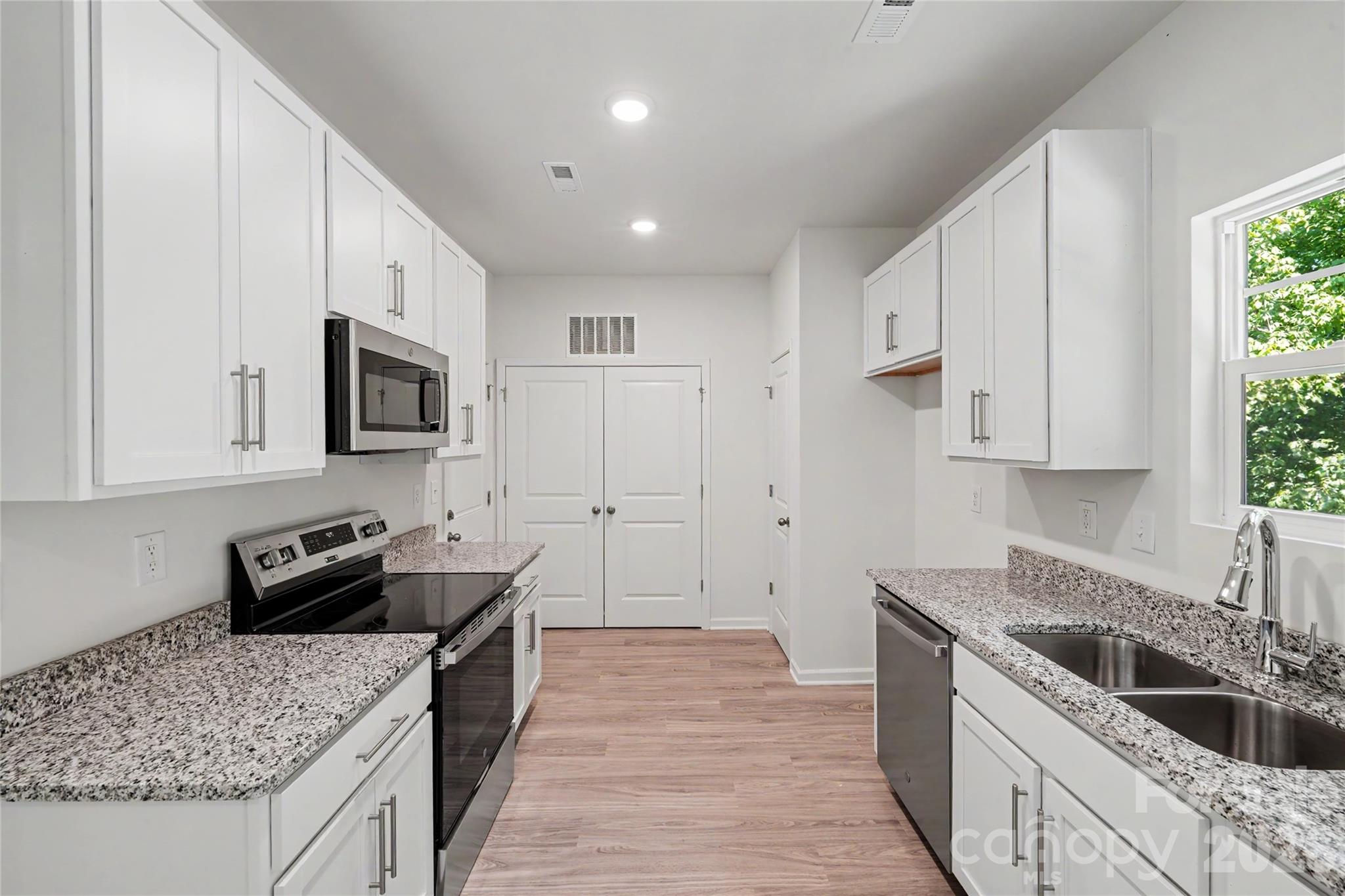Single Family Residence at 421 Rocky Brook Road, Shelby, photo 3 of 31