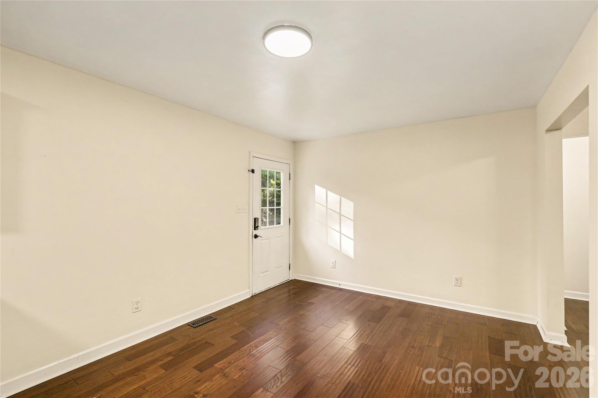 Single Family Residence at 510 Roberts Avenue, York, photo 11 of 42