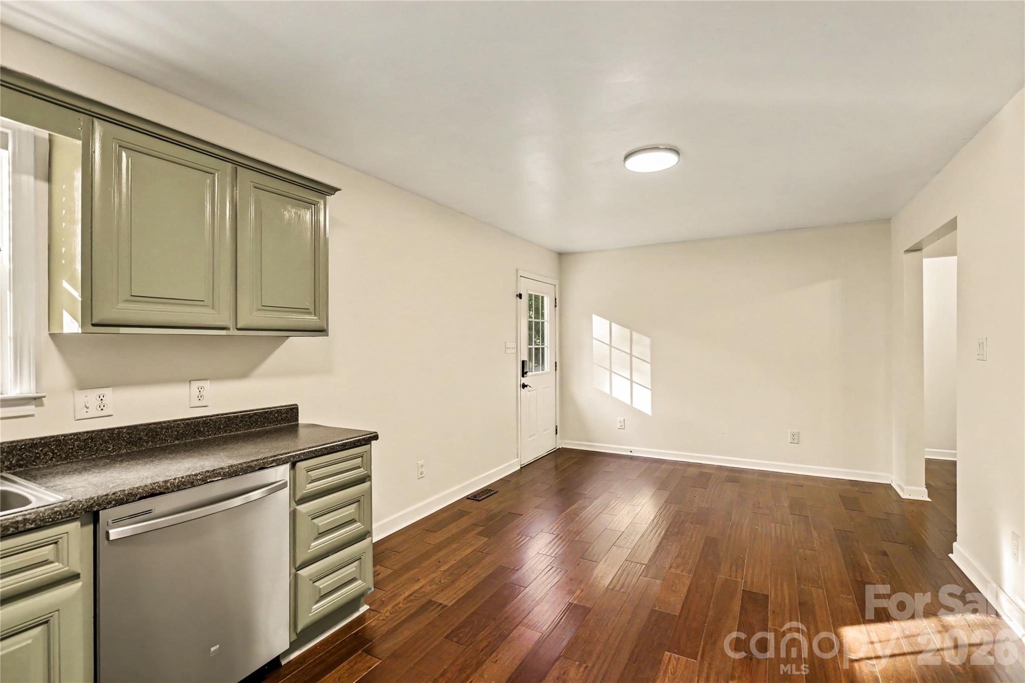 Single Family Residence at 510 Roberts Avenue, York, photo 12 of 42