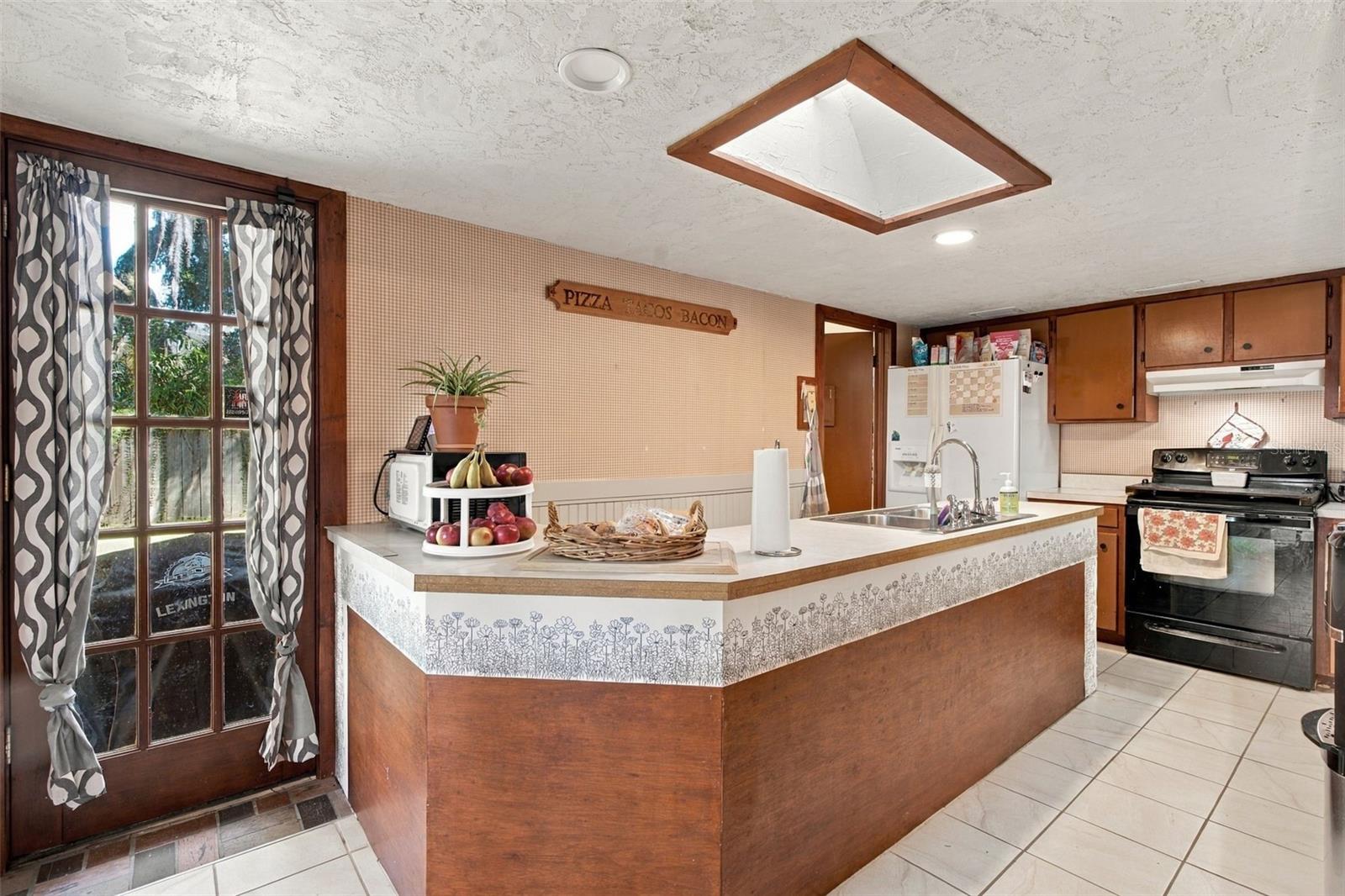 Single Family Residence at 507 OAKWOOD ST, CRESCENT CITY, photo 8 of 25
