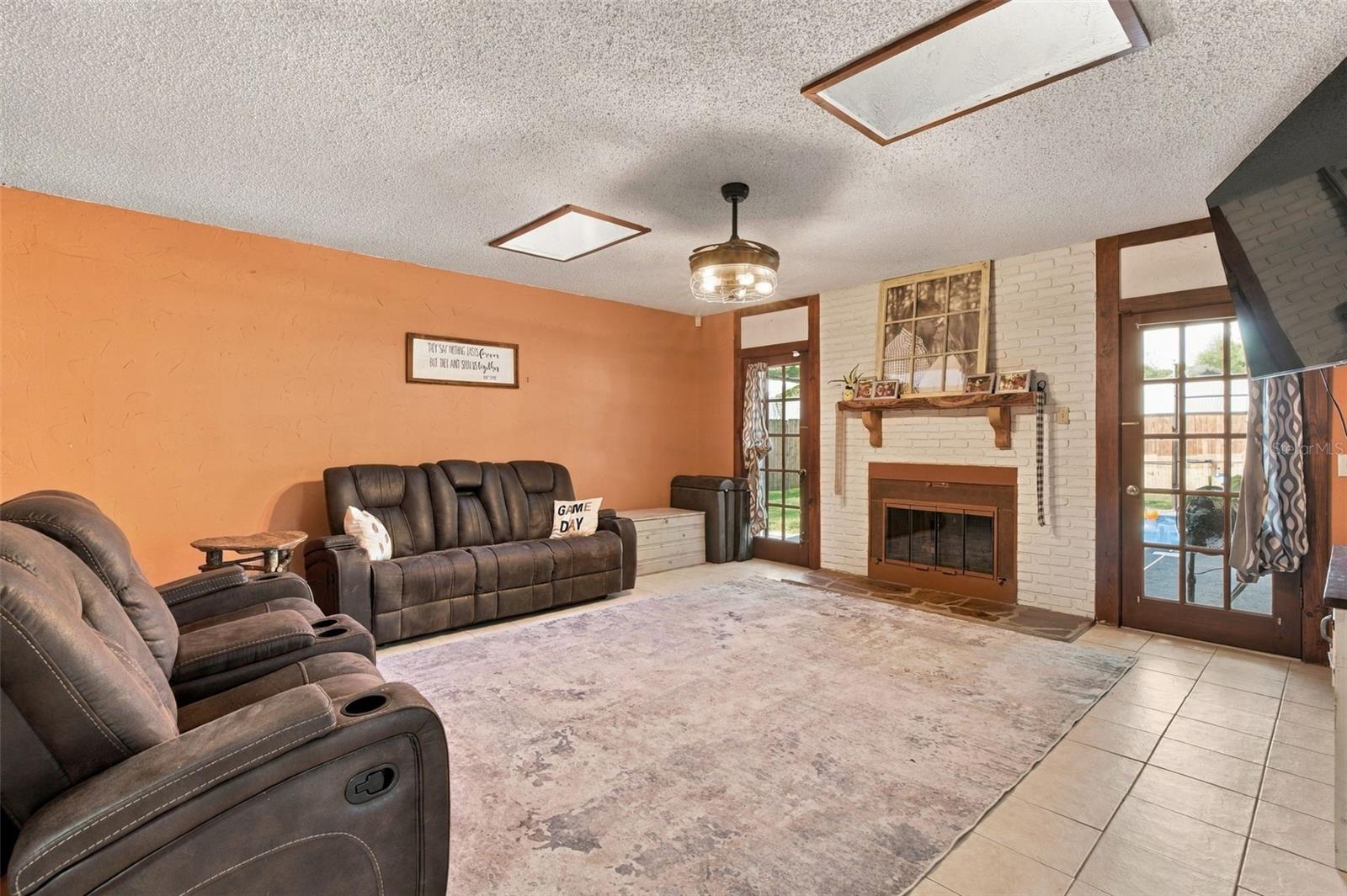 Single Family Residence at 507 OAKWOOD ST, CRESCENT CITY, photo 9 of 25
