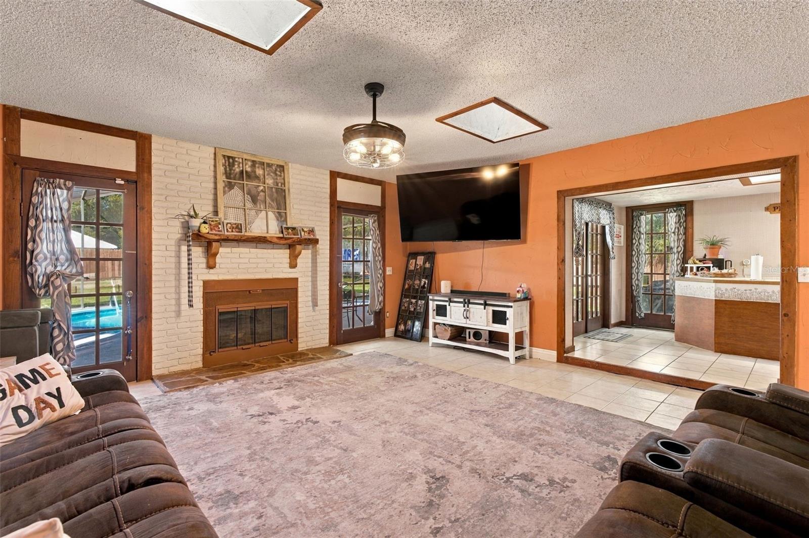 Single Family Residence at 507 OAKWOOD ST, CRESCENT CITY, photo 10 of 25