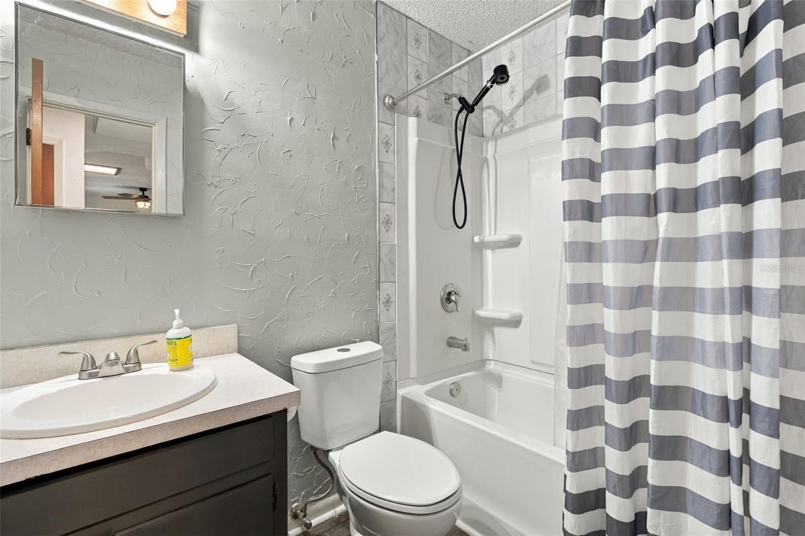 hall bathroom - 507 OAKWOOD ST, CRESCENT CITY