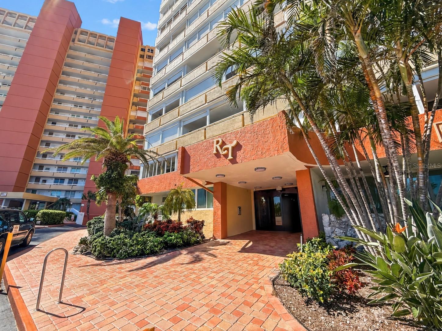 building 2 entrance - 17920 GULF BLVD #302, REDINGTON SHORES