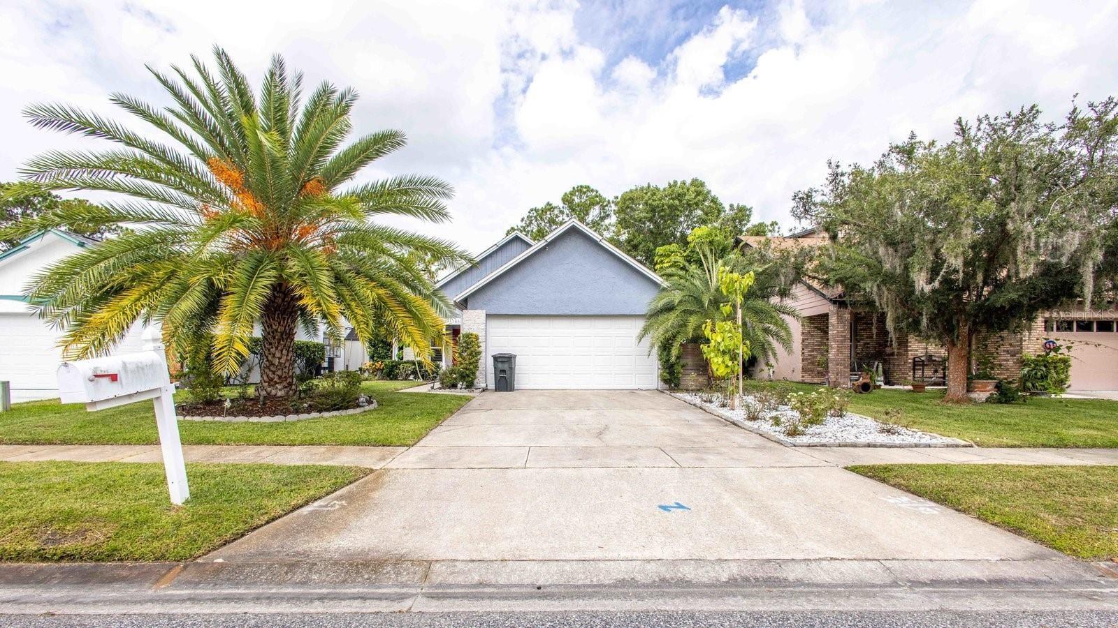 884 N LAKE STERLING CT