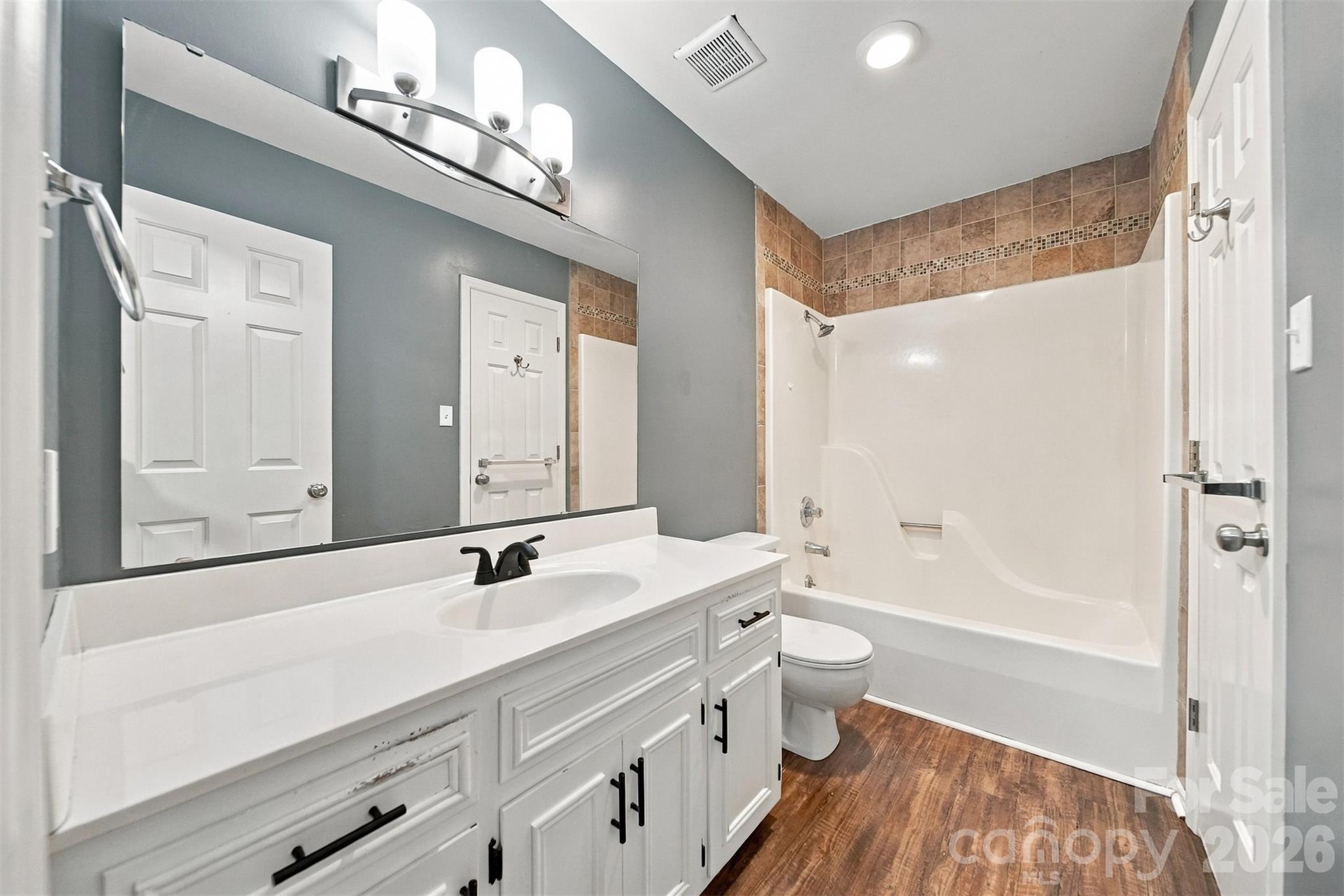 Townhouse at 605 8th Avenue SW, Conover, photo 19 of 36