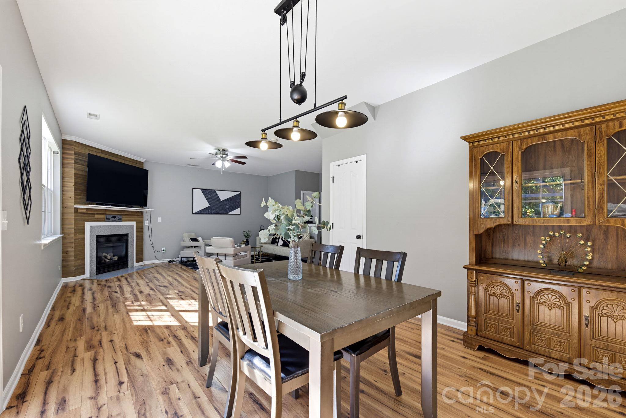 Single Family Residence at 15850 Circlegreen Drive, Charlotte, photo 7 of 25