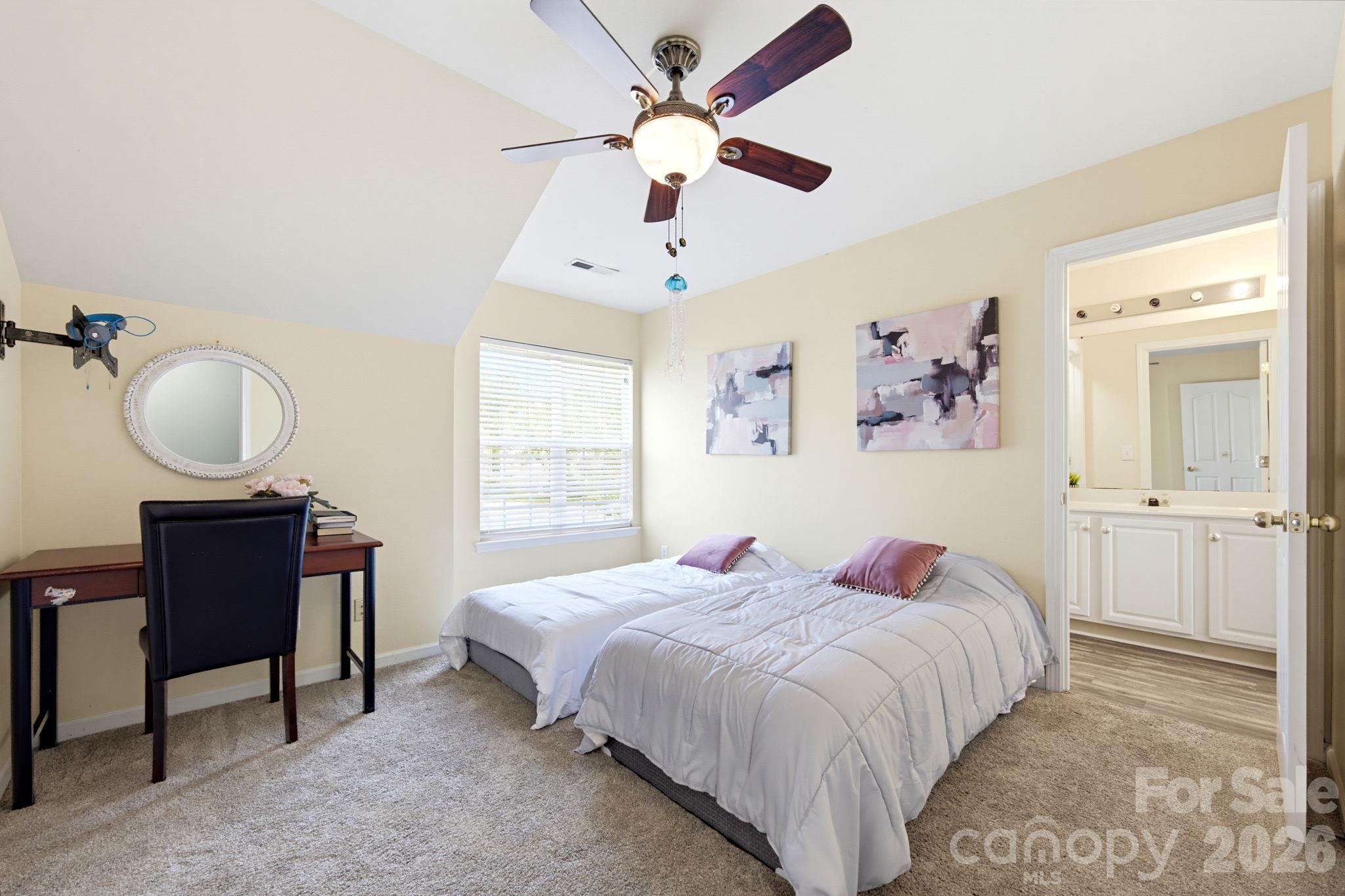 Single Family Residence at 15850 Circlegreen Drive, Charlotte, photo 17 of 25