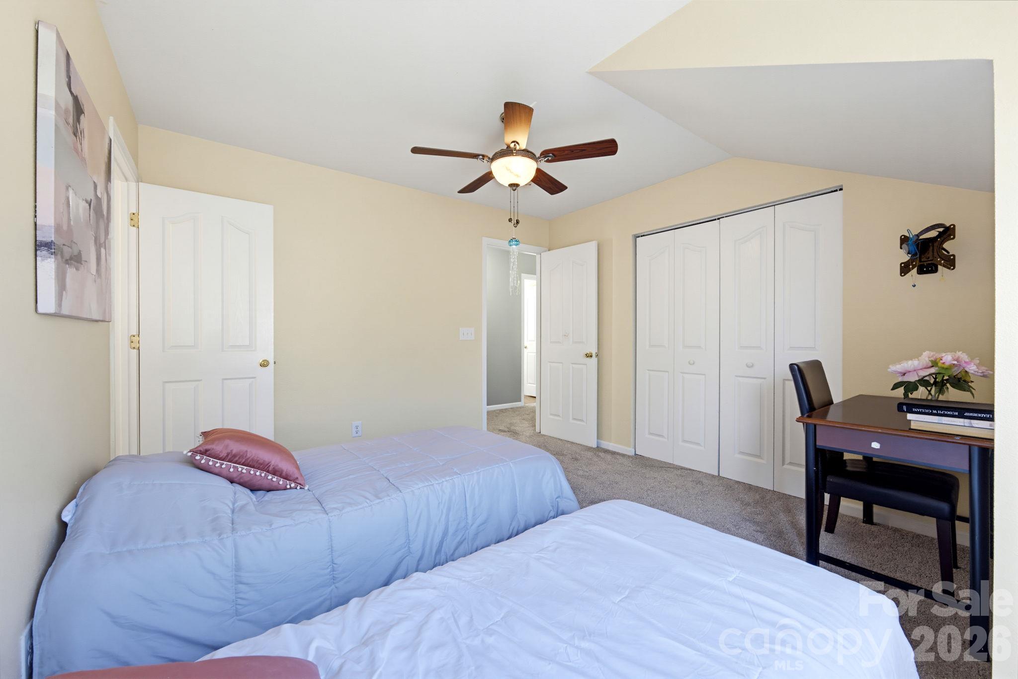 Single Family Residence at 15850 Circlegreen Drive, Charlotte, photo 18 of 25