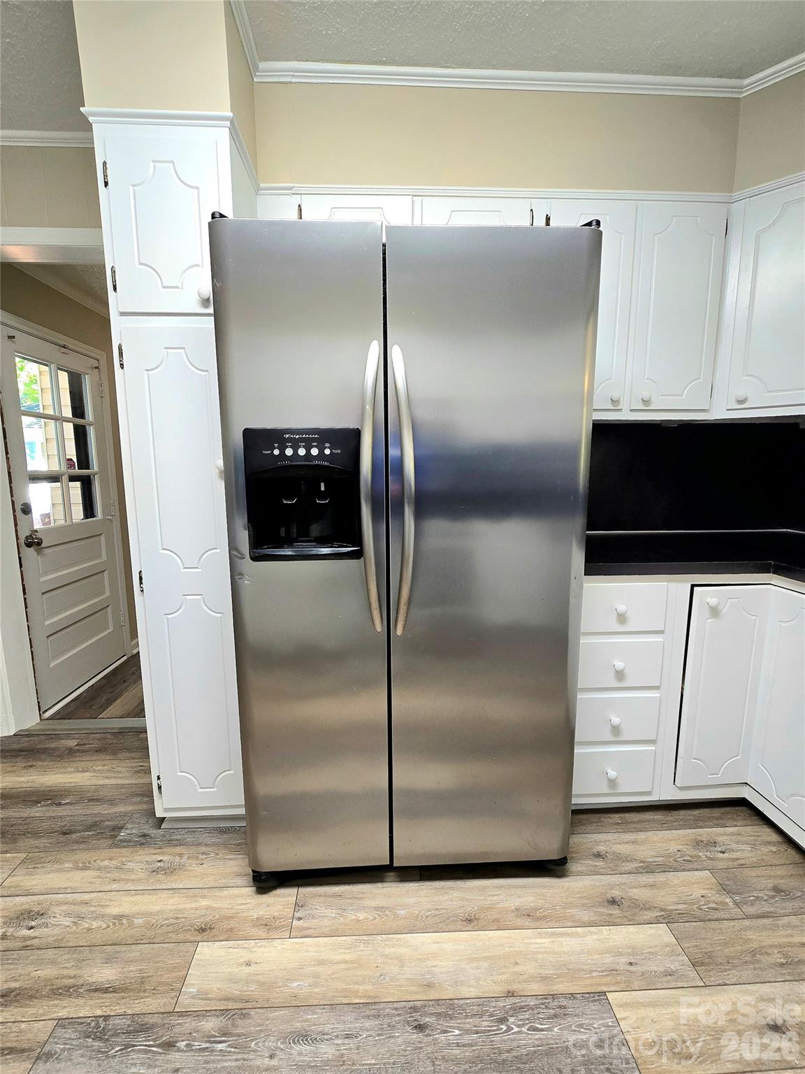 stainless side by side refrigerator with ice and water hook up - 112 Wendover Drive, Lincolnton