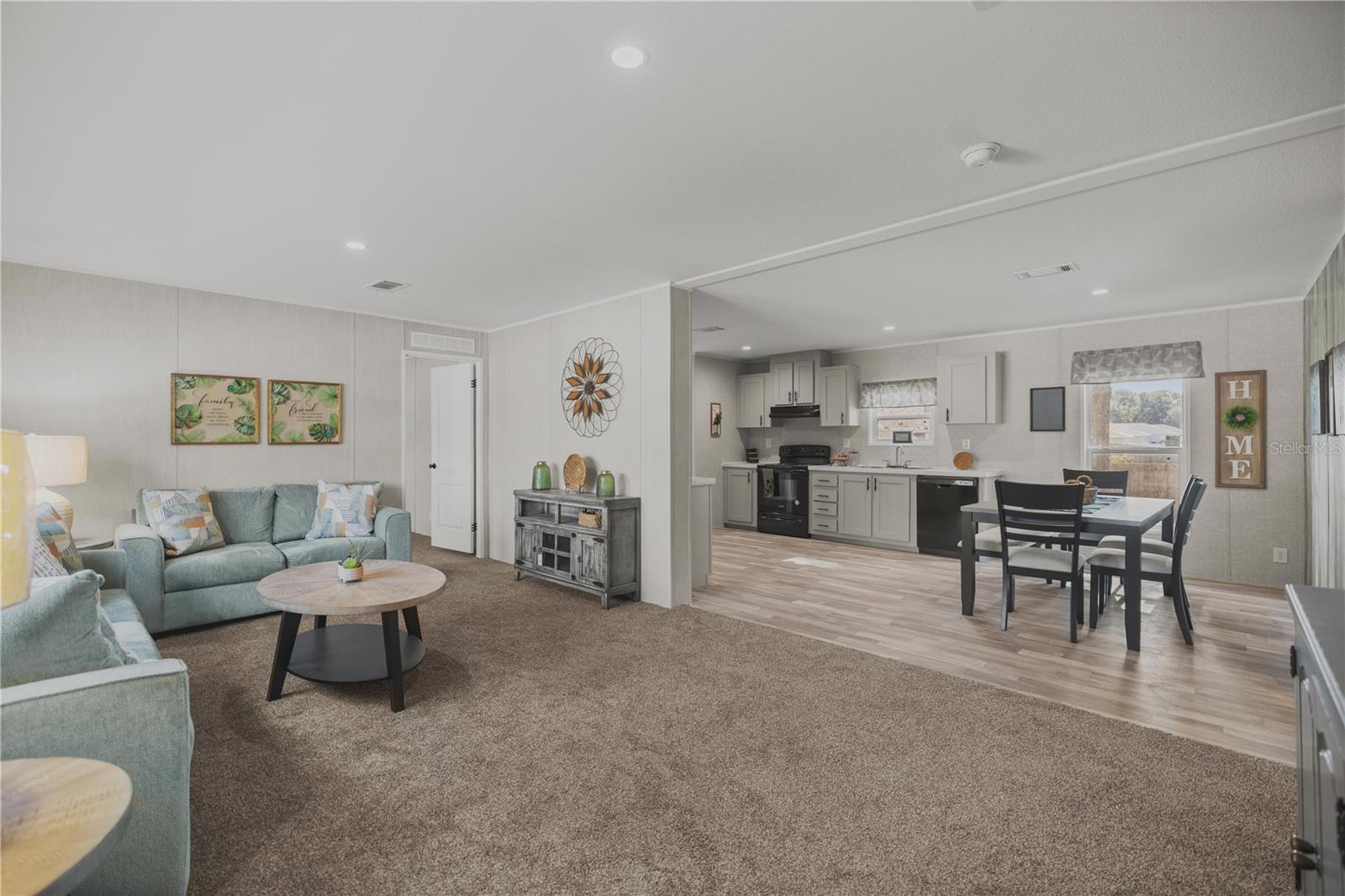 Open concept living room - 1560 NE 162ND ST, CITRA