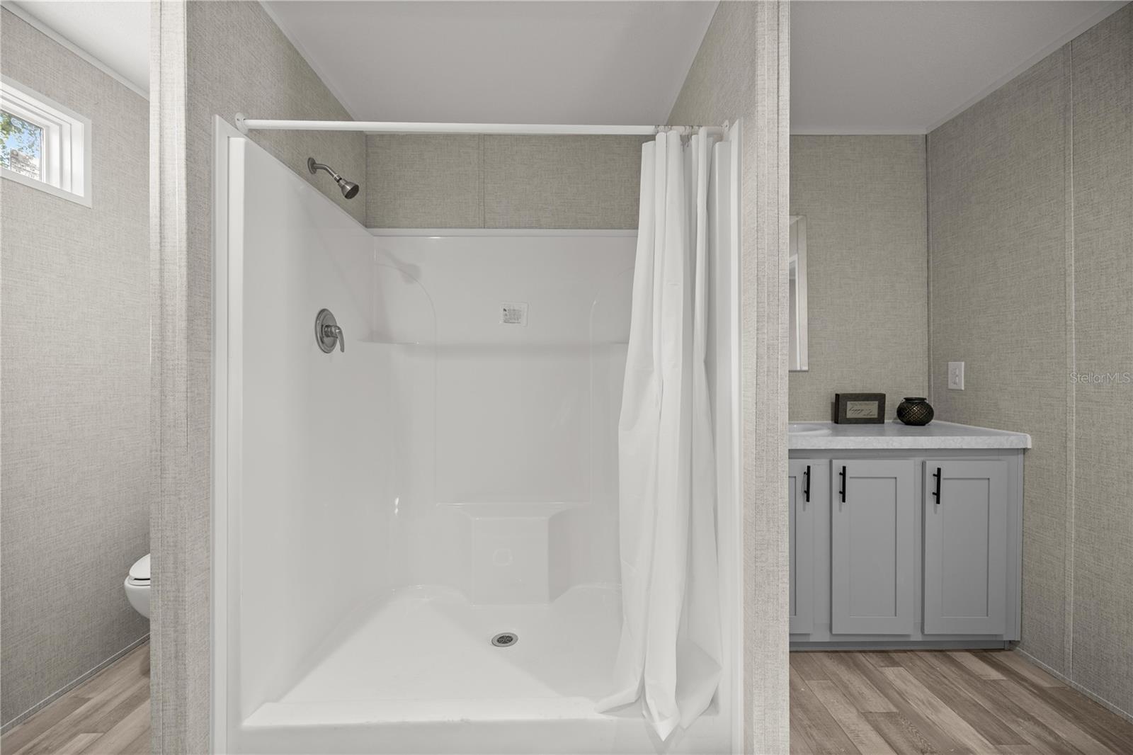 Primary Walk in Shower and private toilet - 1560 NE 162ND ST, CITRA