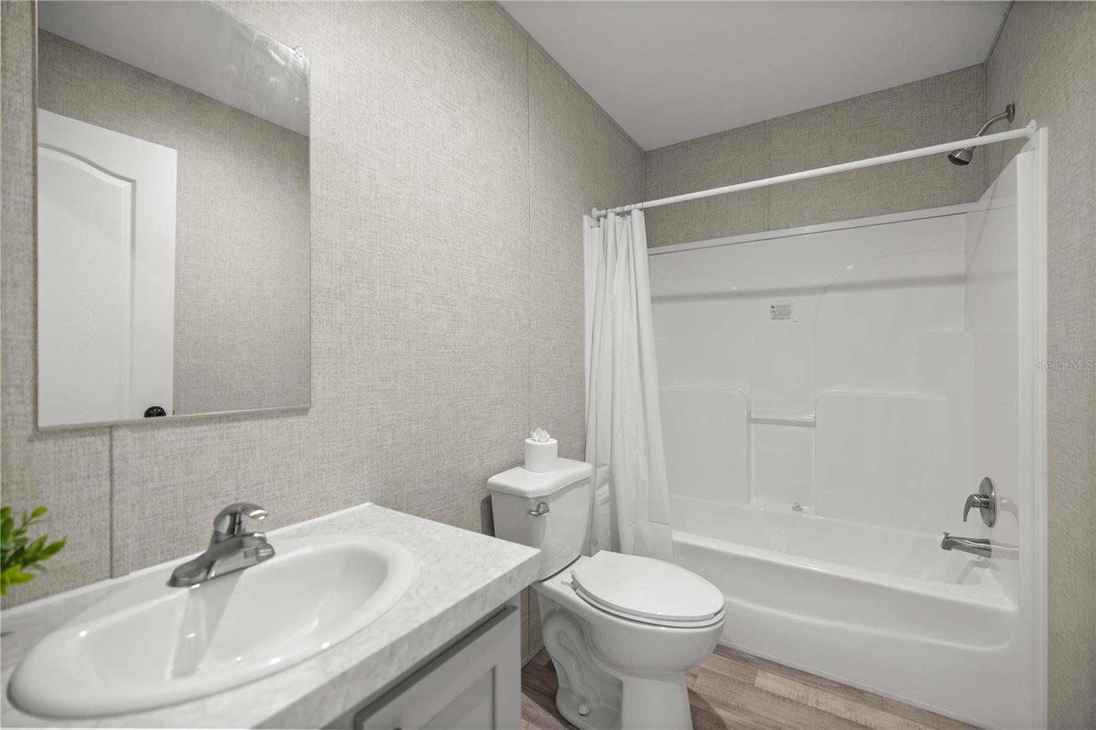 Bathroom 2 with tub and shower - 1560 NE 162ND ST, CITRA