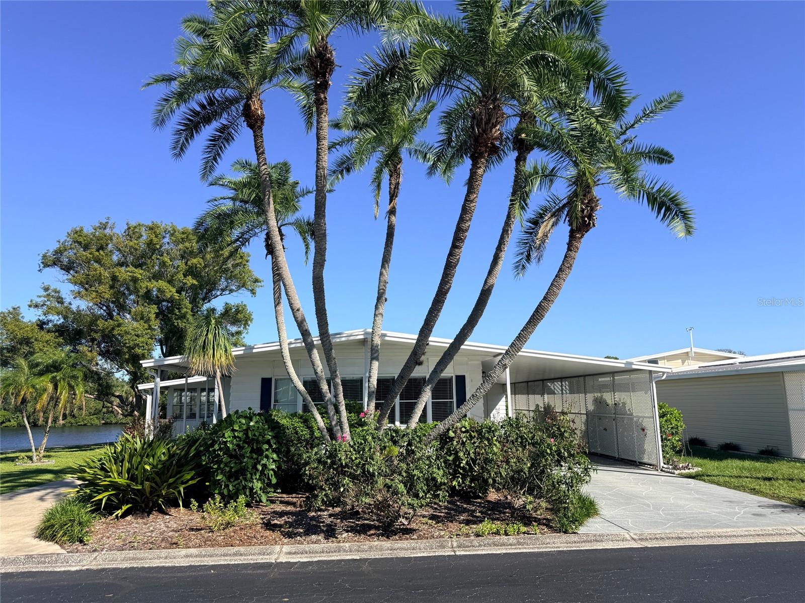 182 N SAINT THOMAS CIR
