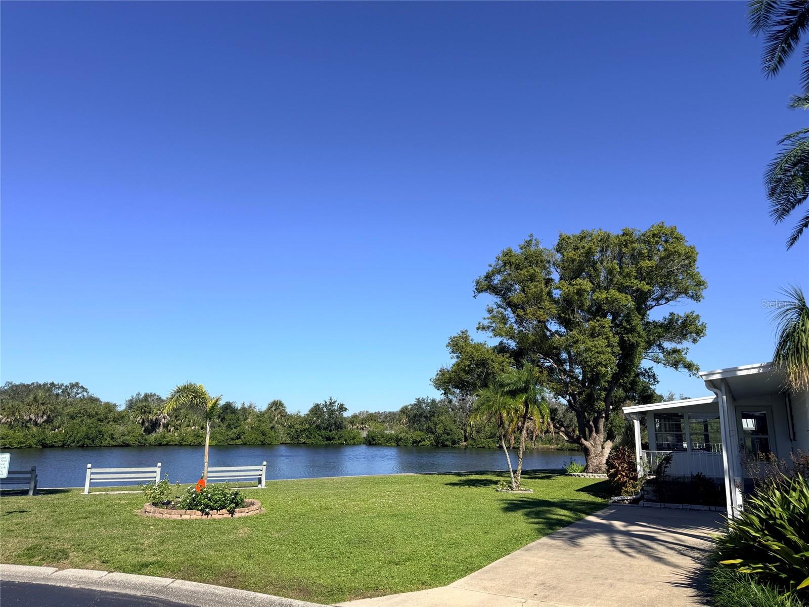 Exterior Left with Park View - 182 N SAINT THOMAS CIR, APOLLO BEACH