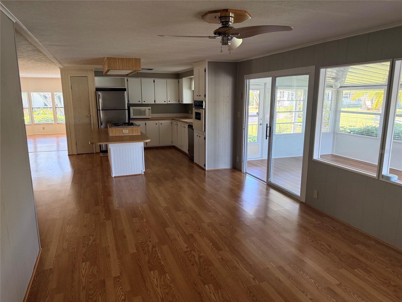 Family Room - 182 N SAINT THOMAS CIR, APOLLO BEACH
