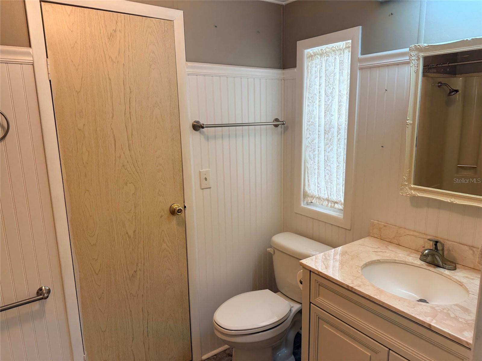 Secondary bath - 182 N SAINT THOMAS CIR, APOLLO BEACH