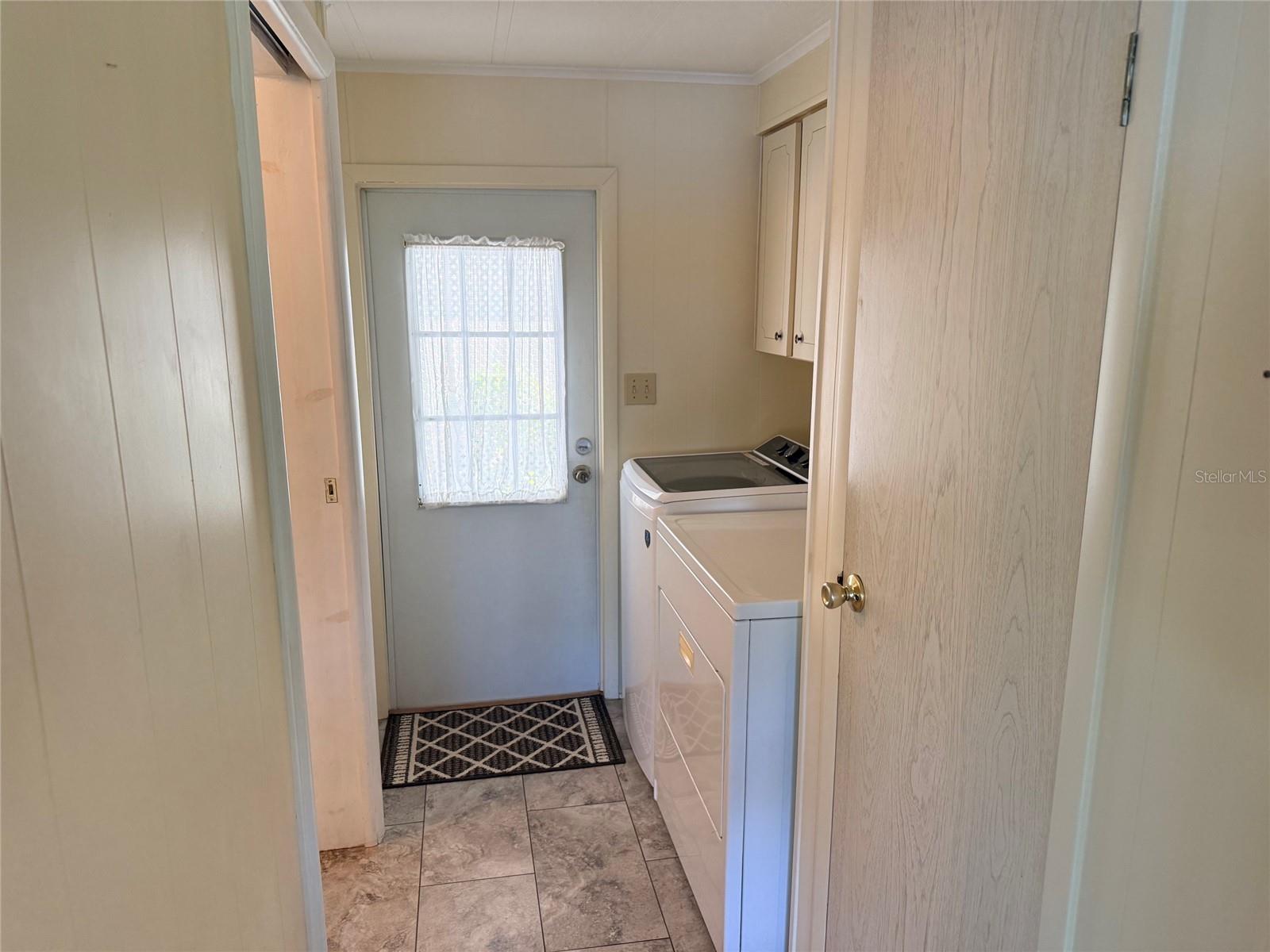 Laundry Area - 182 N SAINT THOMAS CIR, APOLLO BEACH