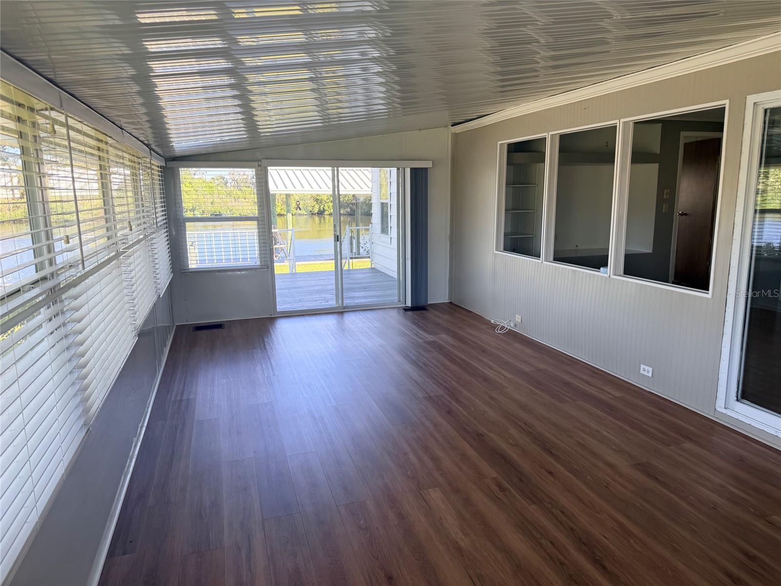 Florida Room/Sunroom - 182 N SAINT THOMAS CIR, APOLLO BEACH