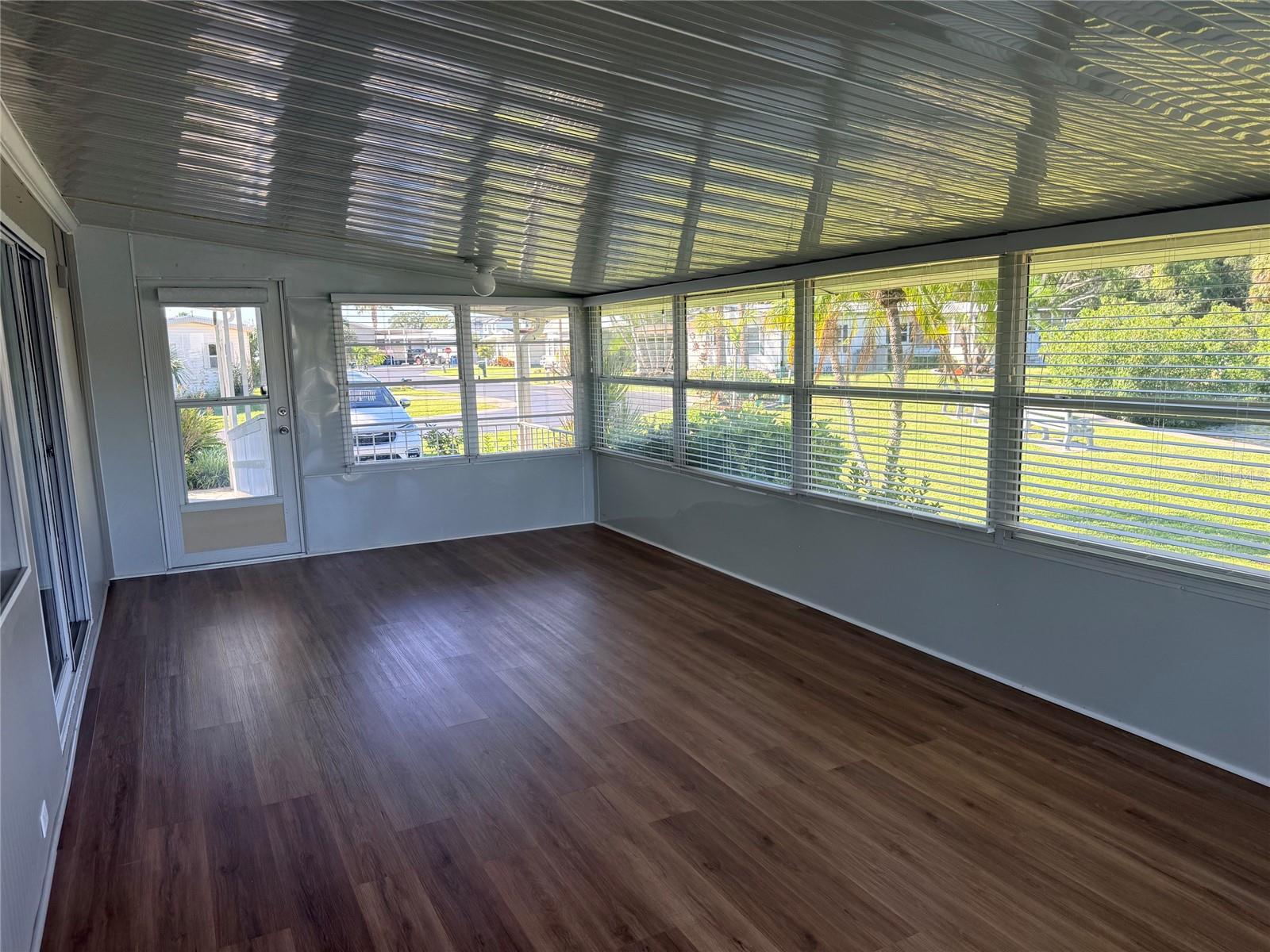 Florida Room/Sunroom - 182 N SAINT THOMAS CIR, APOLLO BEACH