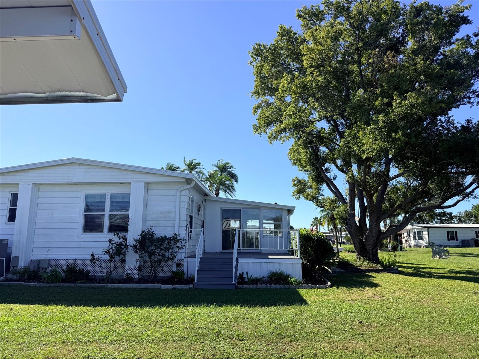 Rear Exterior - 182 N SAINT THOMAS CIR, APOLLO BEACH