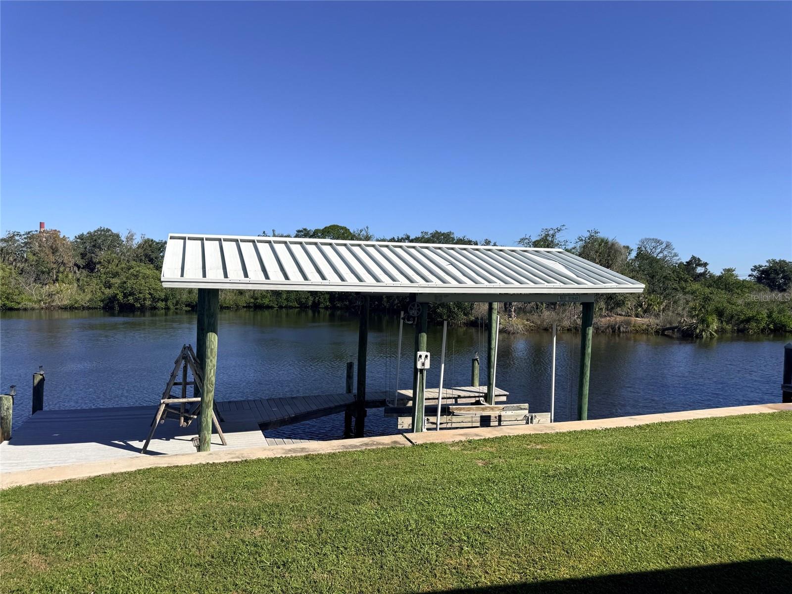 Dock/Boathouse - 182 N SAINT THOMAS CIR, APOLLO BEACH