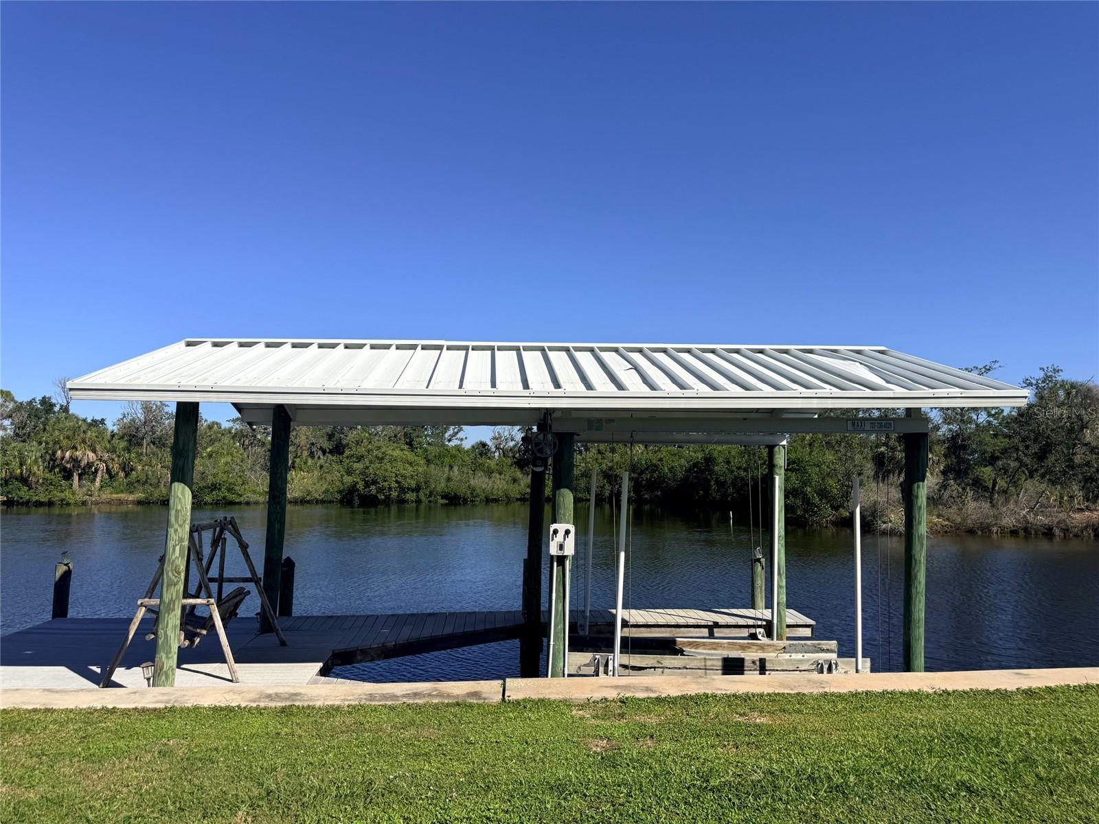 Dock/Boathouse - 182 N SAINT THOMAS CIR, APOLLO BEACH