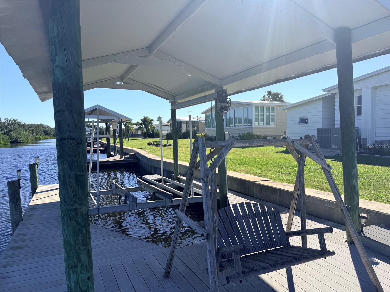 Dock/Boathouse - 182 N SAINT THOMAS CIR, APOLLO BEACH