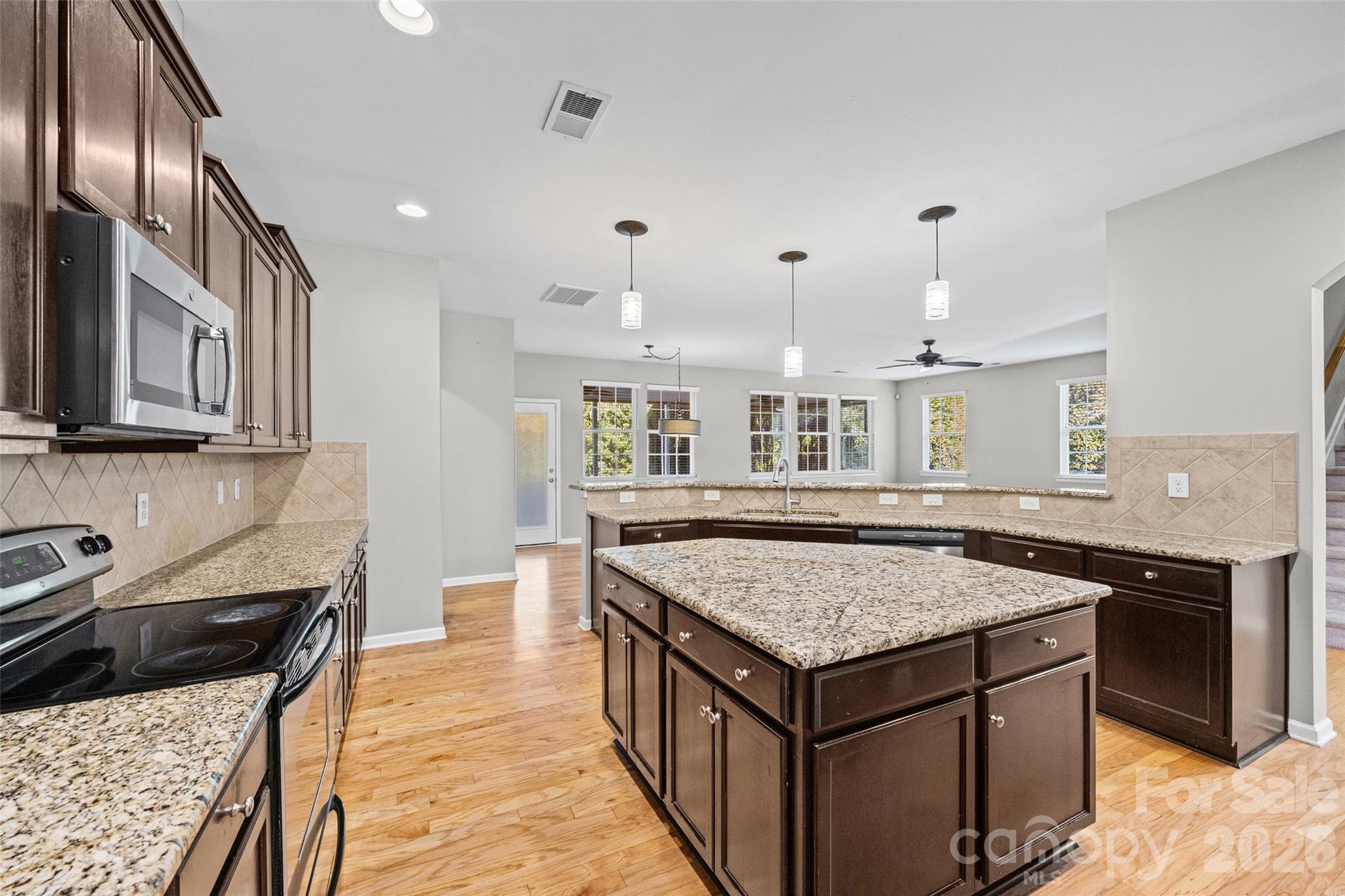 Single Family Residence at 1677 Fairntosh Drive, Fort Mill, photo 9 of 48
