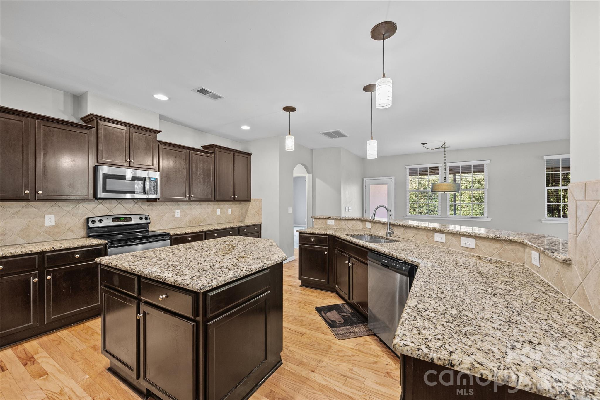 Single Family Residence at 1677 Fairntosh Drive, Fort Mill, photo 11 of 48