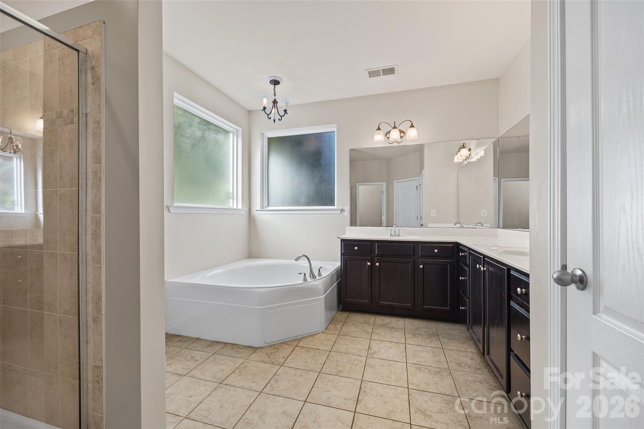 Single Family Residence at 1677 Fairntosh Drive, Fort Mill, photo 19 of 48