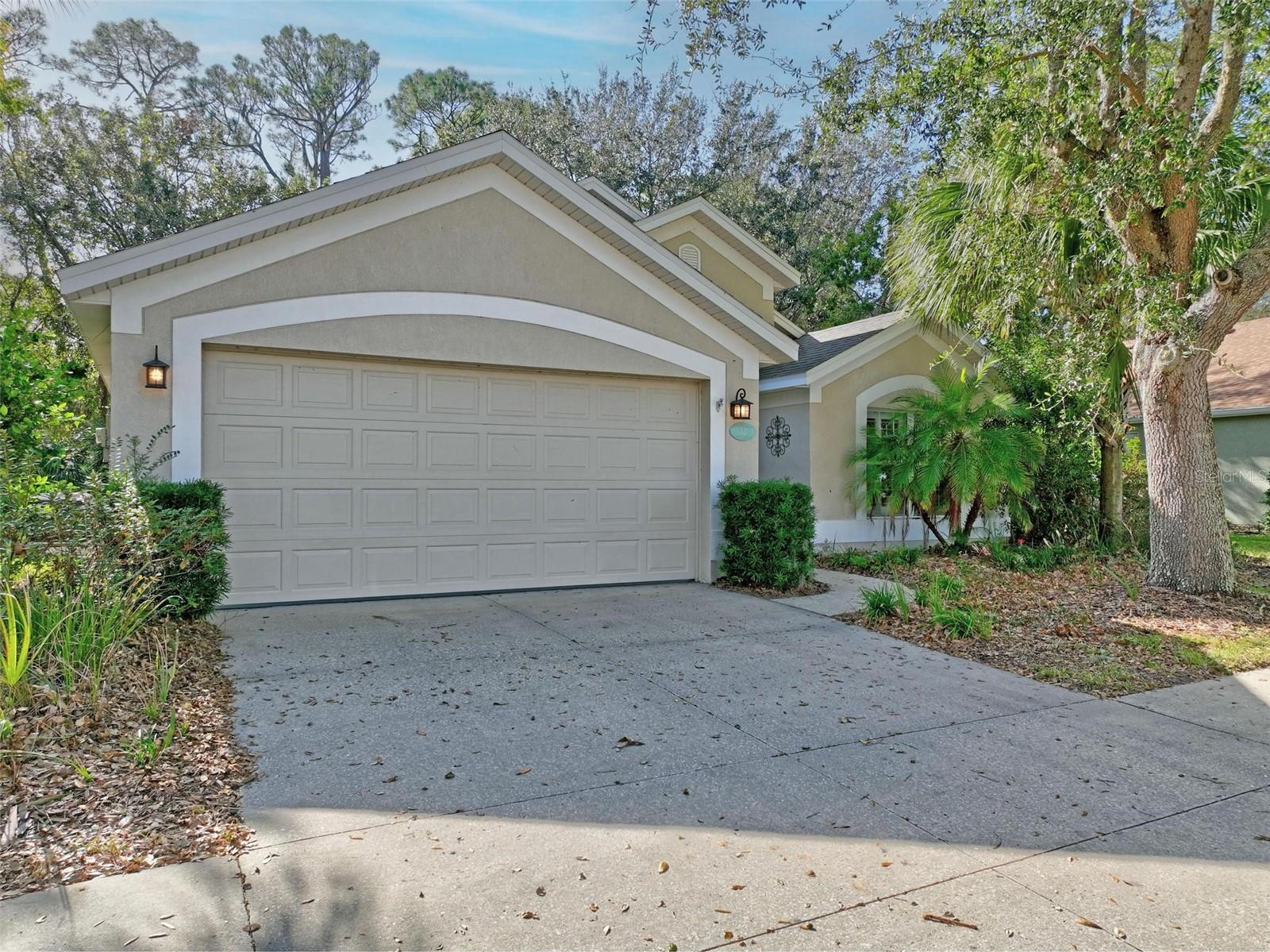 32 SHINNECOCK DR