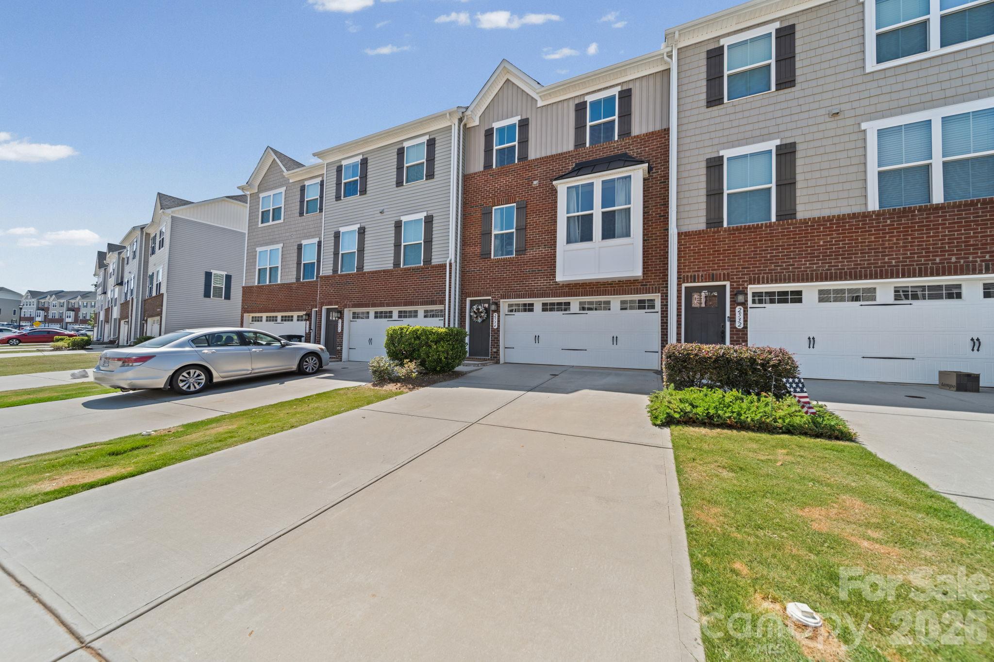 Townhouse at 2534 Grantham Place Drive, Fort Mill, photo 70 of 70