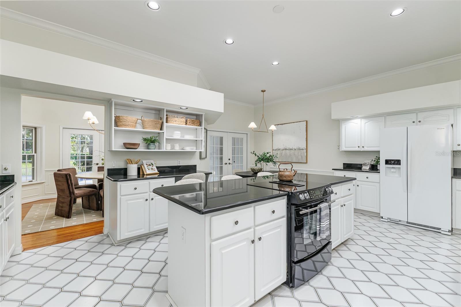 Single Family Residence at 725 HERITAGE DR NE, WINTER HAVEN, photo 17 of 53
