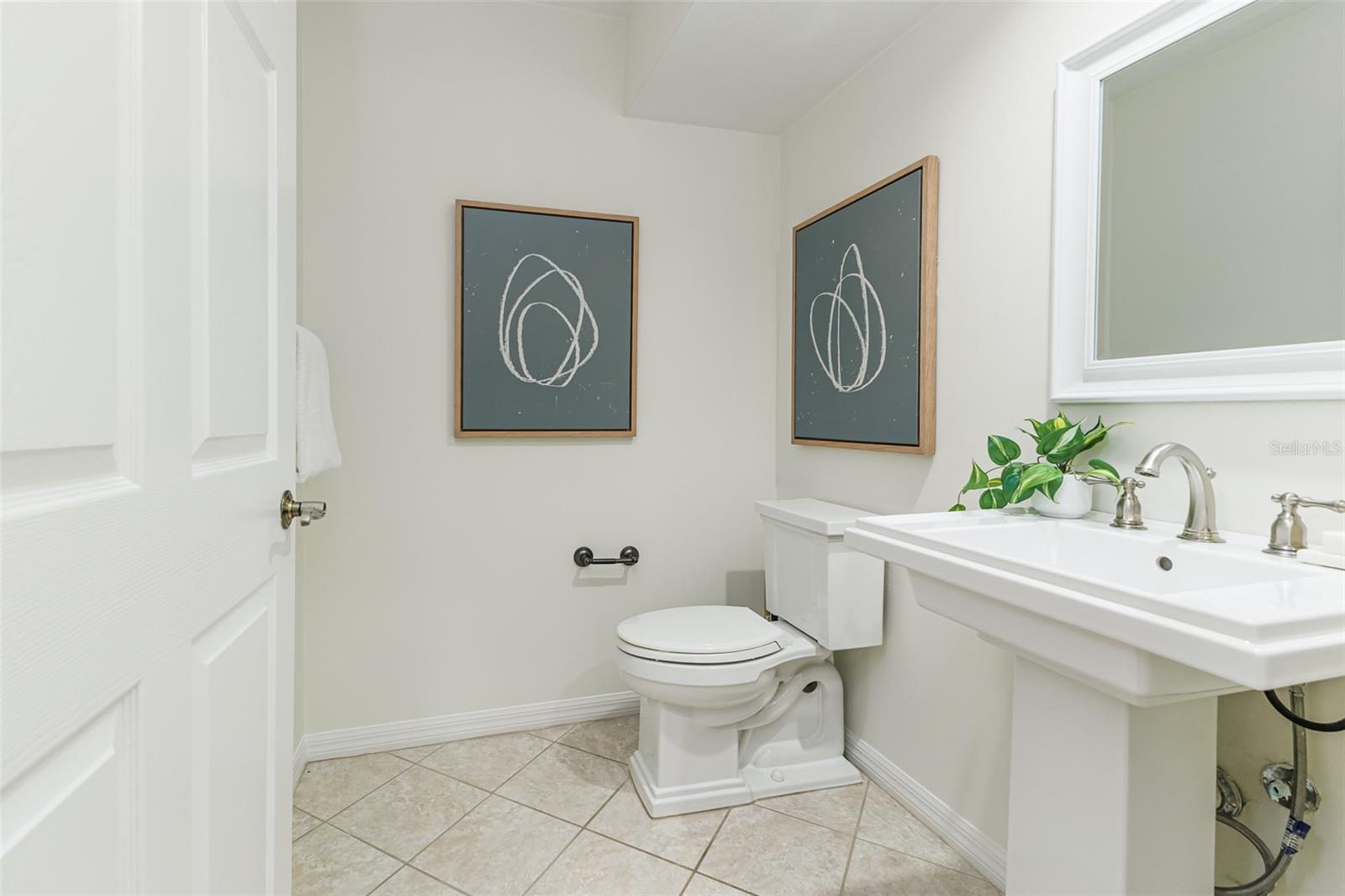 Single Family Residence at 725 HERITAGE DR NE, WINTER HAVEN, photo 24 of 53