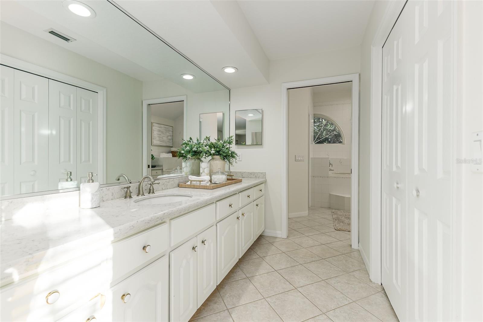 Single Family Residence at 725 HERITAGE DR NE, WINTER HAVEN, photo 21 of 53
