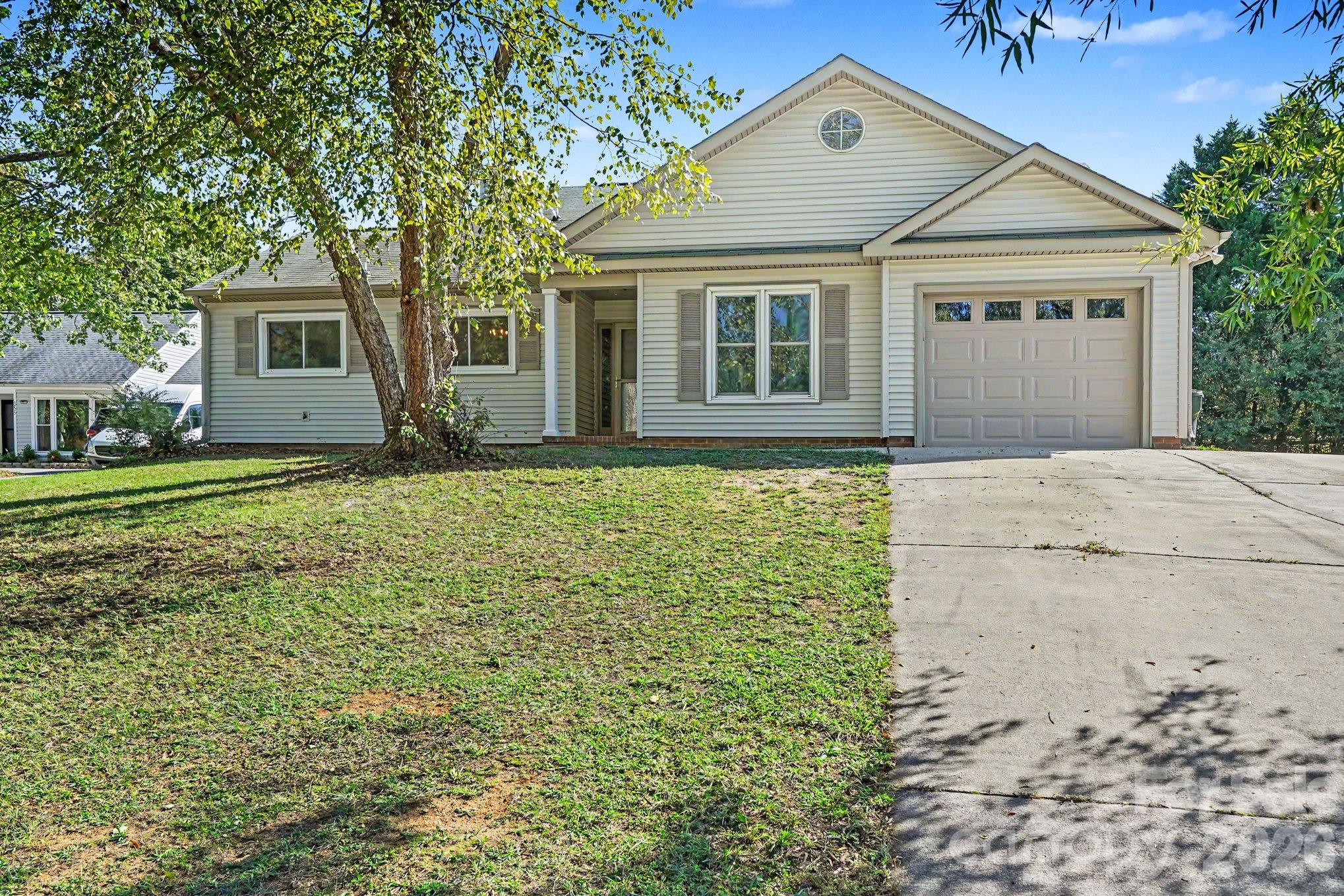 Single Family Residence at 1279 Willowbreeze Court SW, Concord, photo 3 of 25