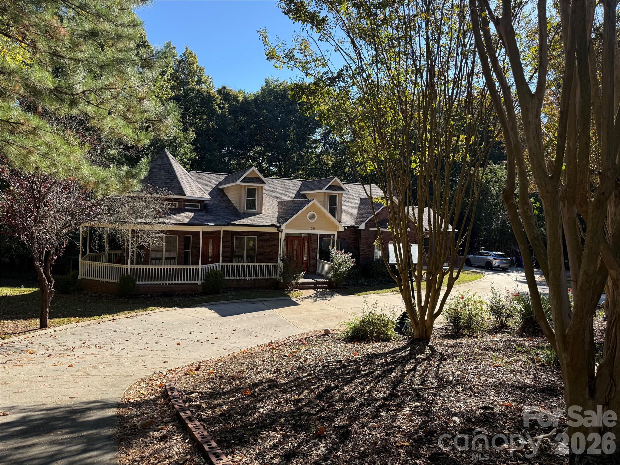 Single Family Residence at 109 Folkstone Road, Mooresville, photo 3 of 48