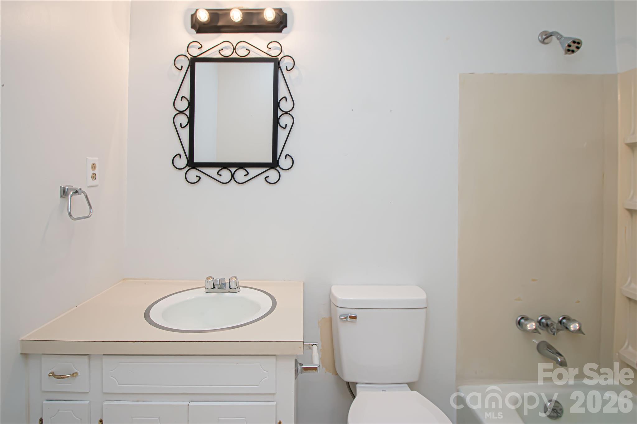 Full Hall Bath - 6016 Potter Road, Matthews