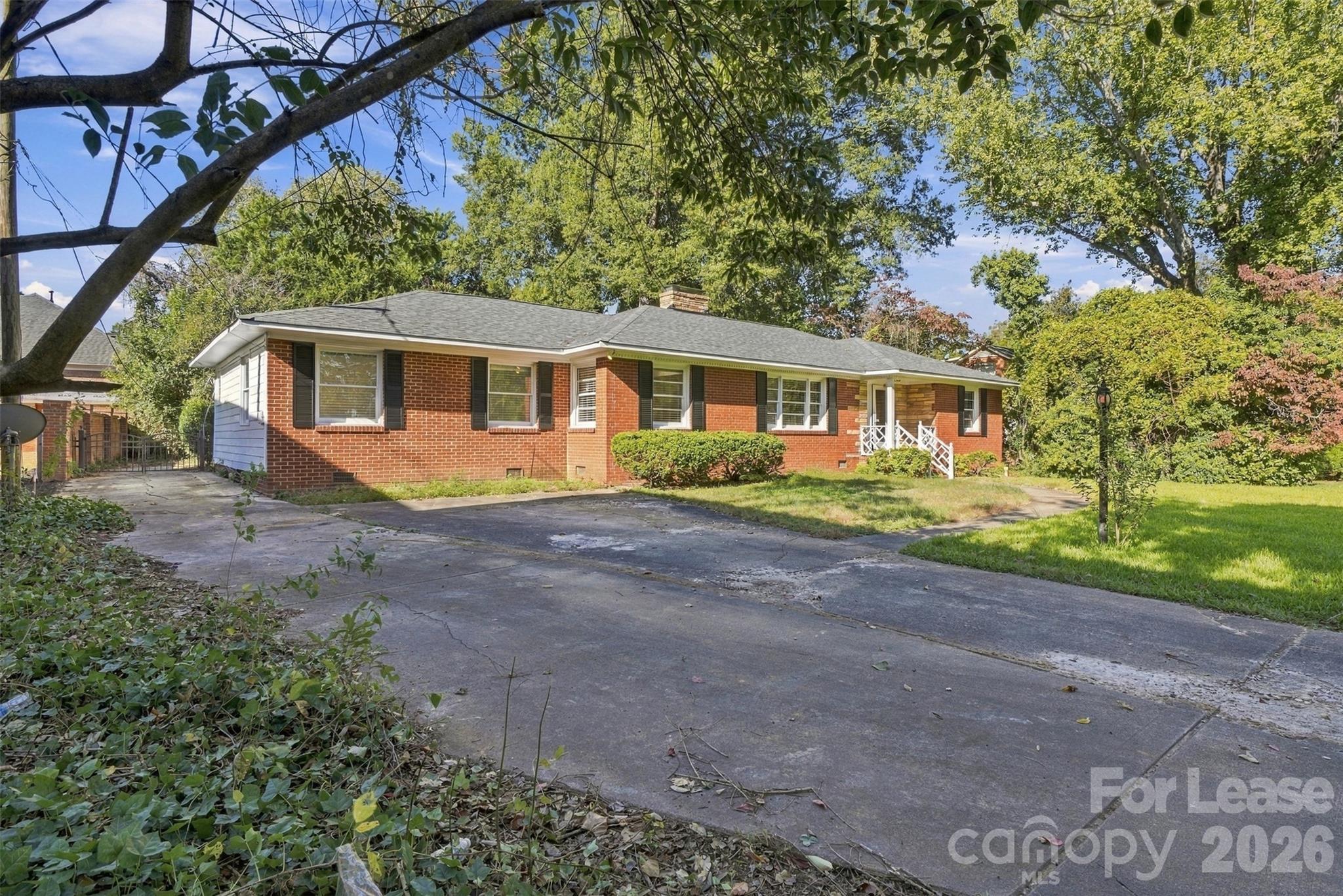 Single Family Residence at 618 Shelton Street, Charlotte, photo 3 of 24