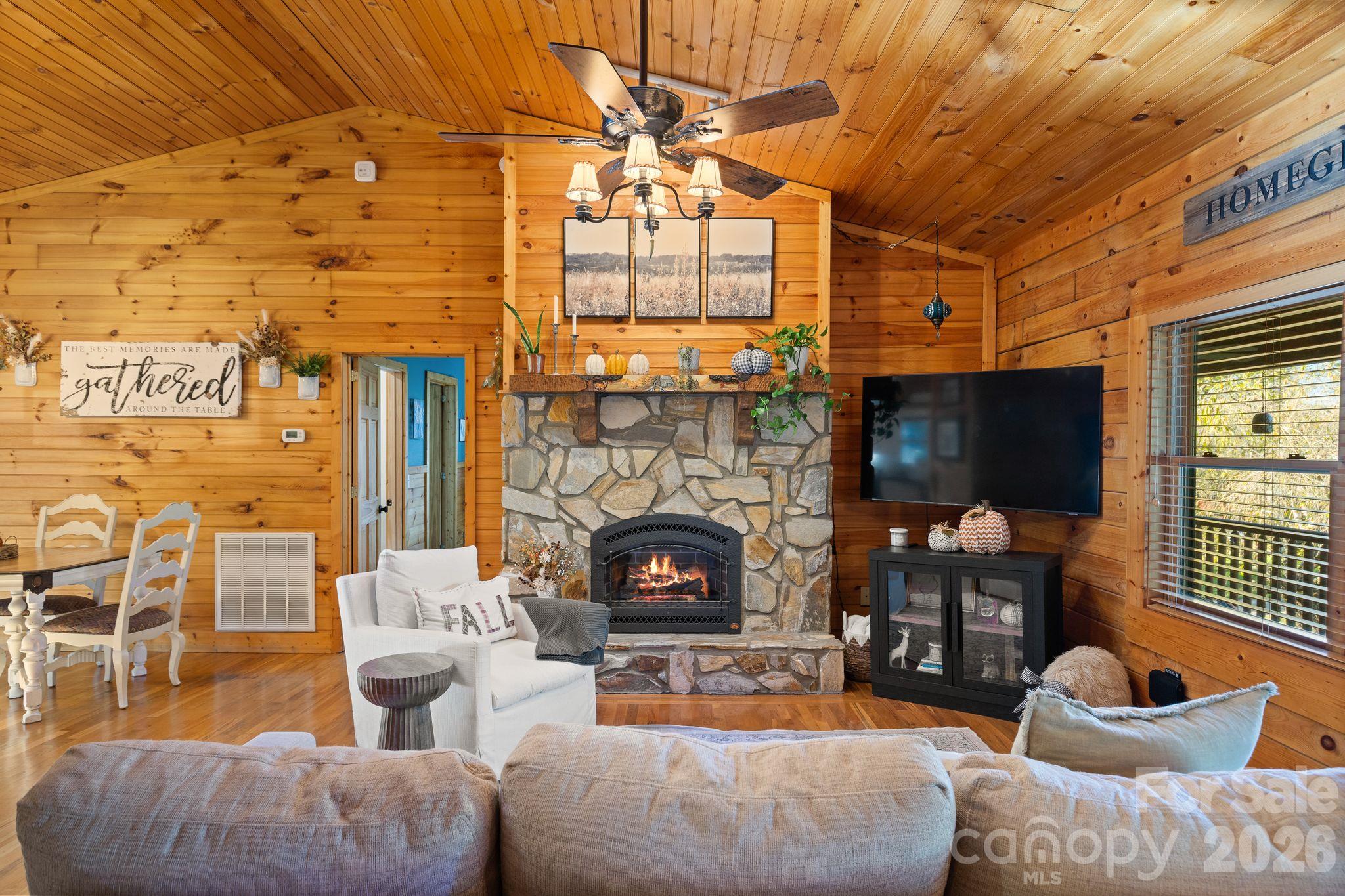 Single Family Residence at 91 Tibi Lane, Waynesville, photo 10 of 48