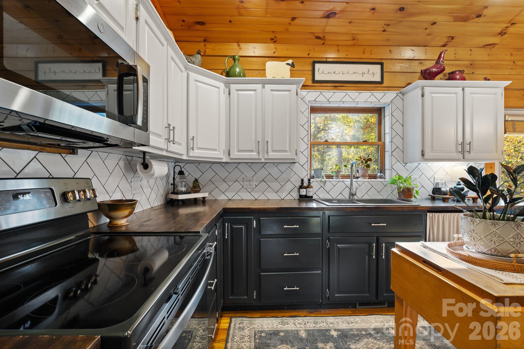 Single Family Residence at 91 Tibi Lane, Waynesville, photo 17 of 48