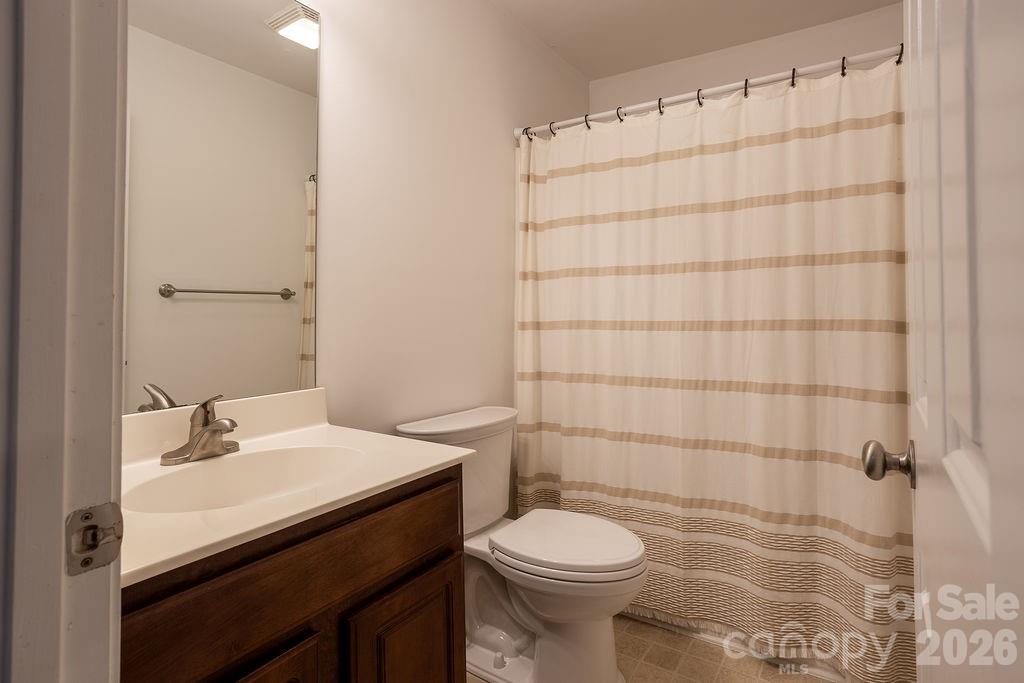 full bath upstairs - 31 Amersham Lane, Fletcher
