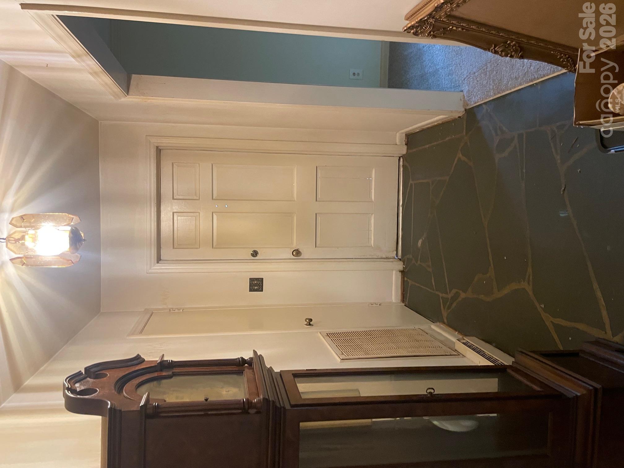 Single Family Residence at 7808 Elwood Drive, Charlotte, photo 2 of 11