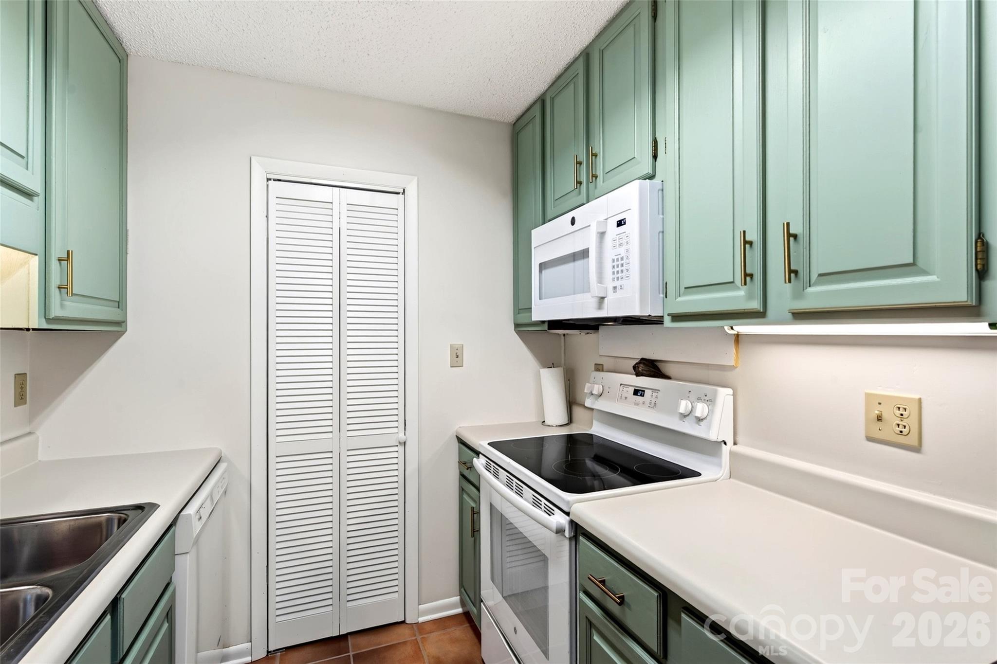 Condominium at 1 Lynx Drive, Black Mountain, photo 18 of 46