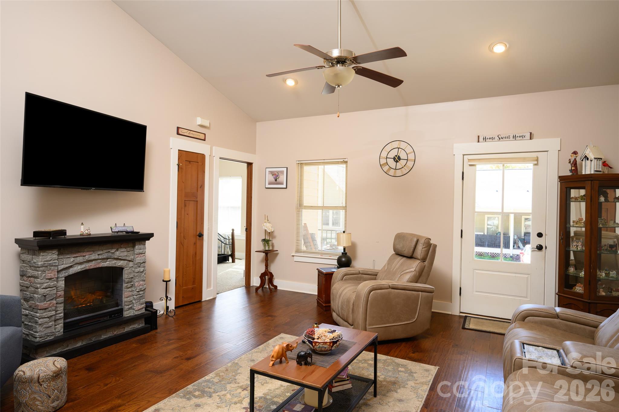 Townhouse at 421 Kerlee Heights Road, Black Mountain, photo 2 of 14