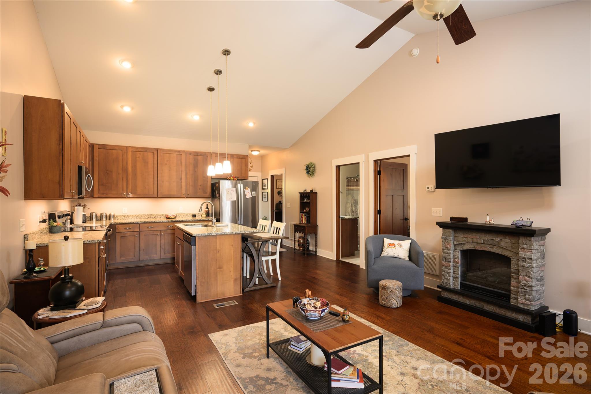 Townhouse at 421 Kerlee Heights Road, Black Mountain, photo 3 of 14