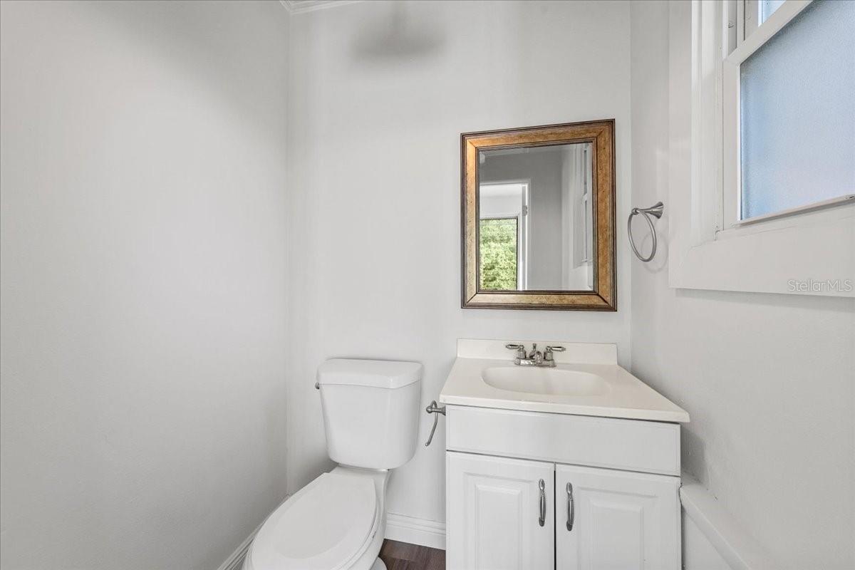 Half bath off sunroom - 711 14TH ST, PALM HARBOR